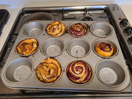 Slightly overbaked apple roses Slightly overbaked apple roses